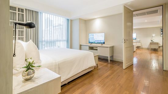 One Bedroom Corner Suite