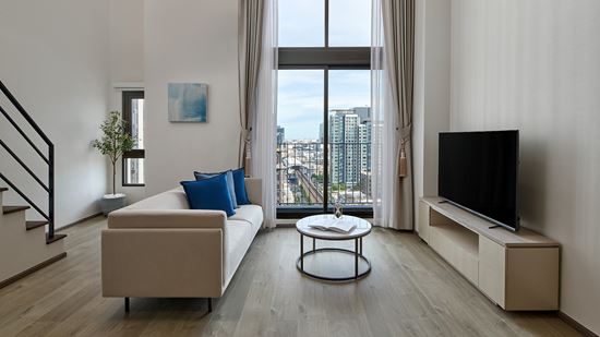 Grand Deluxe One Bedroom Loft Corner - Living Area