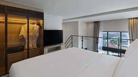 Grand Deluxe One Bedroom Loft Plus - Loft Bedroom