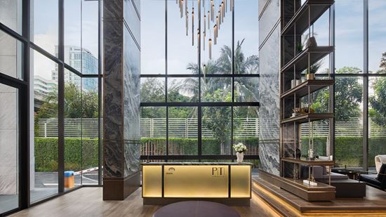 Lobby - Front Desk